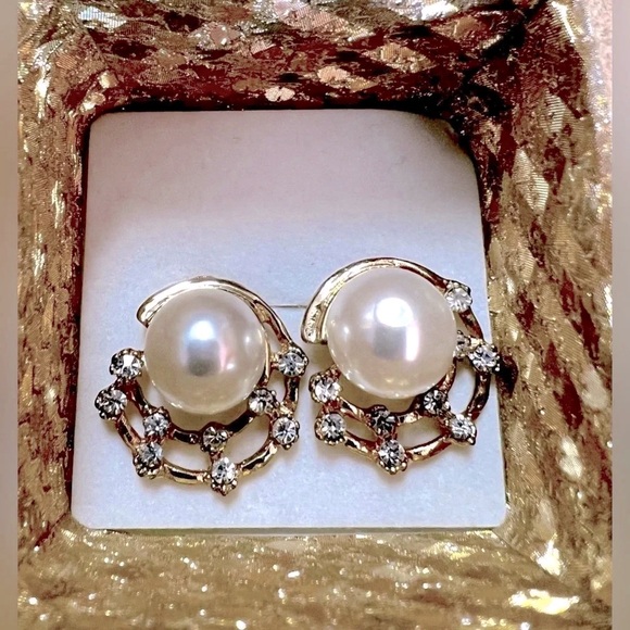 Pearl Earrings - Picture 2 of 4